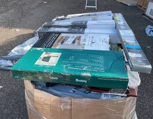 lot 909 image: Wholesale Pallet of Assorted Miscellaneous Items