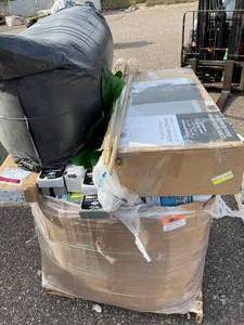 lot 913 image: Wholesale Pallet of Assorted Miscellaneous Items