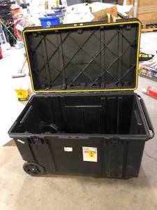 DEWALT Tough Chest 38 in. W 63 Gal. Polypropylene Rolling Tool Box Customer Returns See Pictures