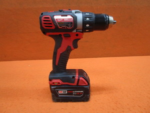 lot 9 image: Milwaukee M18 Cordless Drill & Battery