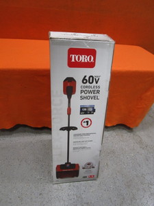 lot 18 image: Toro 60v Power Shovel