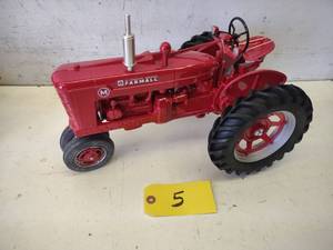 18 Scale Scale Models McCormick-Deering Farm...