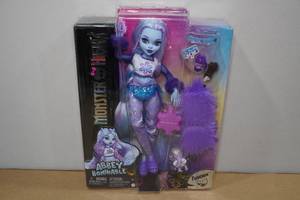 lot 33 image: Monster High Abbey Bominable Doll Set
