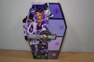 lot 34 image: Monster High Fear Idenscent Clawdeen Wolf Doll Set