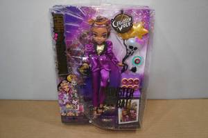 lot 36 image: Monster High Monster Ball Clawdeen Wolf Doll Set