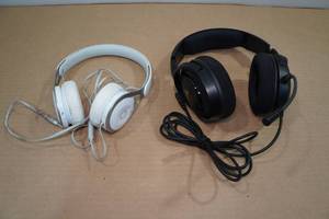 lot 49 image: 2 Wired Headsets -Corsair, Beats