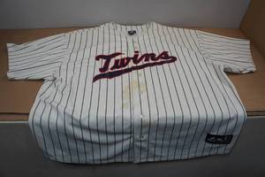 lot 88 image: Minnesota Twins Jersey -4X