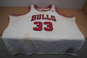 lot 89 image: Mitchell and Ness Scottie Pippen Chicago Bulls Jersey -3XLB