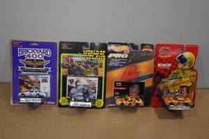 lot 100 image: 4 Collectable Die Cast Cars -Racing Champions, Hot Wheels