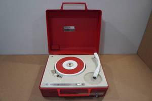 lot 109 image: Vintage GE Record Player