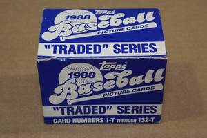 lot 116 image: 1988 Topps Traded Baseball Card Set