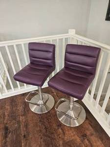lot 10 image: Zuri Furniture Adjustable Height Bar Stools Group A