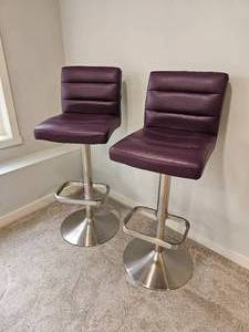 lot 11 image: Zuri Furniture Adjustable Height Bar Stools Group B
