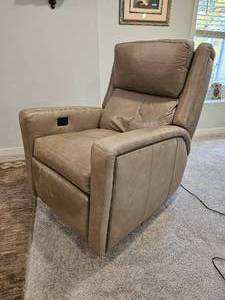lot 37 image: Mason Daul Power Swivel Recliner from Gabberts  B