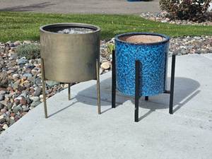 lot 88 image: Chic Modern Standing Planter Pair