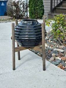 lot 89 image: MCM Inspired Ribbed Planter with Stand