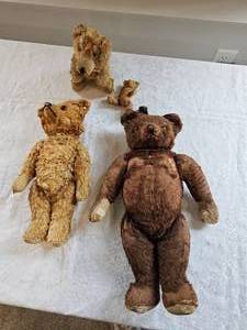 lot 69 image: Antique Sleuth of Glass Eyed Mohair Teddy Bears