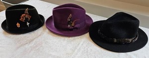 lot 70 image: Vintage Mens Feathered Fedora Hats  Size 7