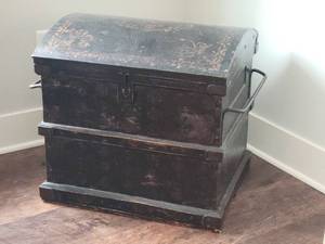 lot 18 image: Antique 18th Century British Fruit Wood Dome Top Trunk with Handpainted Accents