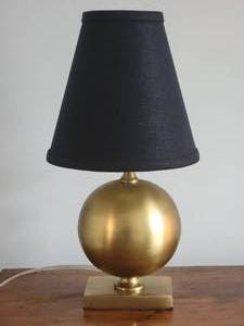 lot 170 image: Funky Gold Orb Base Table Lamp
