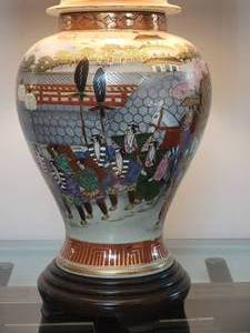 lot 43 image: Gorgeous Chinese Hand Painted Ginger Jar Table Lamp