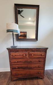 lot 7 image: Antique Flamed Walnut 5 Drawer Dresser with Granite Top