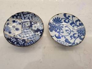lot 52 image: Asian Blue and White Porcelain Tidbit Plates, pair
