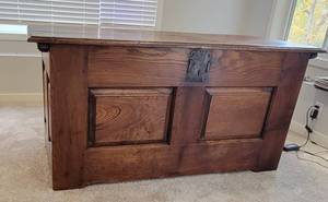 lot 8 image: Antique French Coffer Trunk Turned Desk