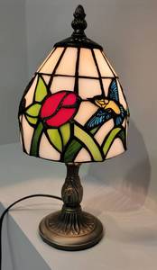 lot 106 image: Petite Hummingbird Stained Glass Table Lamp