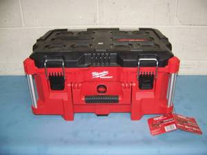lot 50 image: Milwaukee Packout Large Tool Box (48-22-8425)