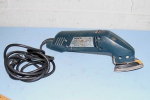 lot 78 image: Bosch B7000 Corded Corner  Detail Sander