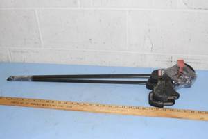 lot 122 image: (2) Master Mechanic 30 Quick Clamps