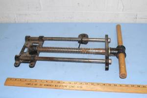 lot 85 image: Tail Vise  Vice