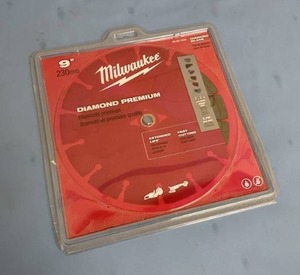 lot 77 image: New - Milwaukee Tool Diamond Premium Segmented General Purpose Masonry  Concrete Wet or Dry 9 Blade