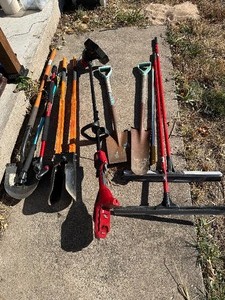 lot 19 image: Shovels  Yard Tools  Squeegess