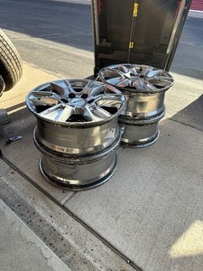 lot 42 image: 4 Chrome Rims off of Ford F-150
