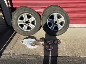lot 41 image: 4 Rims Tires off of Ford F-150 with Caps