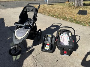 lot 13 image: Graco Infant  Toddler Car Seat & Stroller with 2 Car Mounts