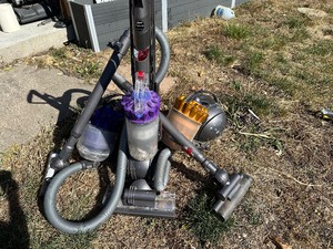 lot 46 image: 3 Dyson Vacuums - All power on - not working properly