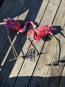 lot 24 image: 2 Pink Flamingo Decorations - Metal