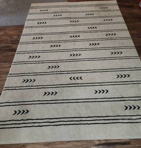 lot 151 image: 6x9 area rug