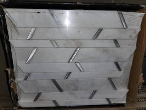 lot 165 image: Metro silver mosiac tile