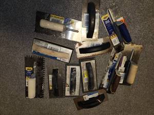 lot 199 image: Tiling grouting trowels