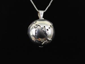 .925 Sterling Silver Globe Pendant Necklace