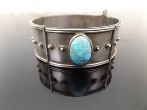 .925 Sterling Silver Turquoise Cabochon Navajo Hinged Thick Cuff Pin Lock Bracelet