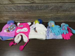 lot 165 image: Mixed Lot of Kids Hats, Gloves, & Mittens-Girls