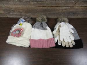 lot 167 image: Mixed Lot of Ladies Hats, Gloves, & Mittens