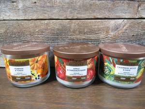 lot 197 image: Set of 3 Beloved Scented Vegan Candles