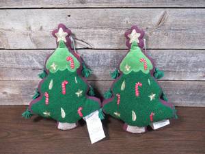 lot 250 image: Set of 2 OPALHOUSE BY JUNGALOW FABRIC 17 GREEN CHRISTMAS TREE