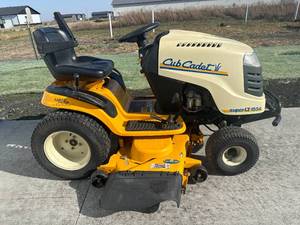 lot 1 image: Cub Cadet Super LT 1554 (runs and drives)